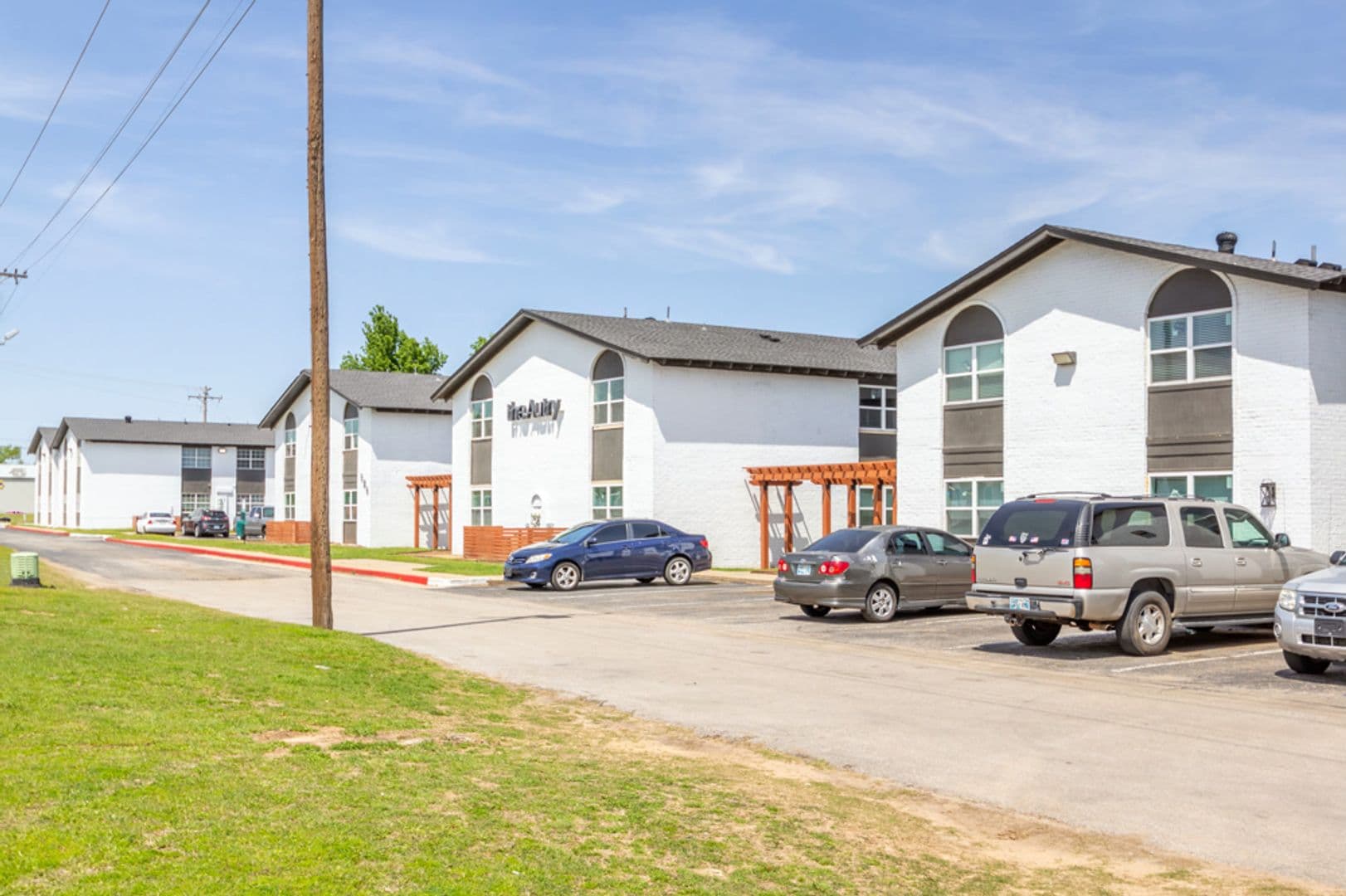 Norman Apartment: 917 24th Ave SW