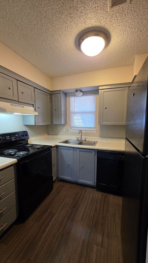 Oklahoma City Apartment: 2700 Indian Creek Blvd