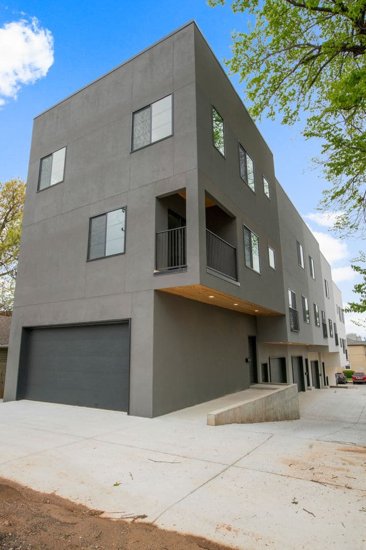Tulsa Apartment: 1411 S Quaker Ave