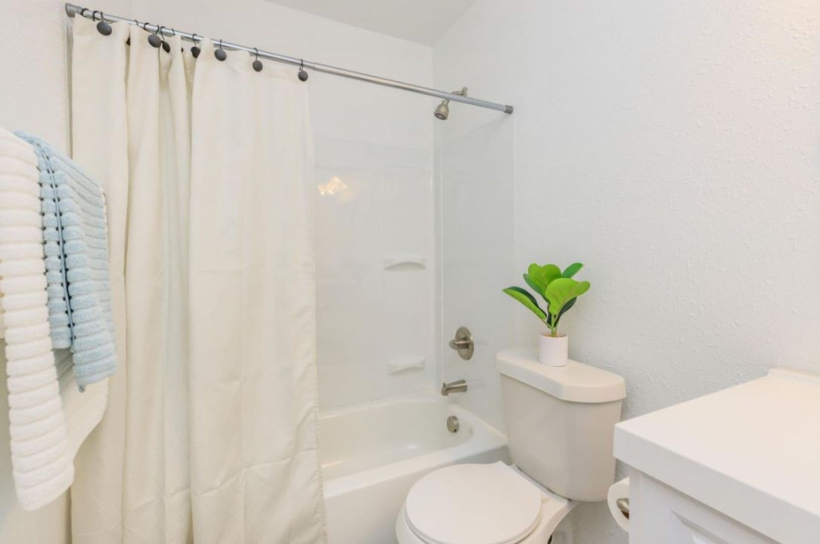 Oklahoma City Apartment: 2700 Indian Creek Blvd
