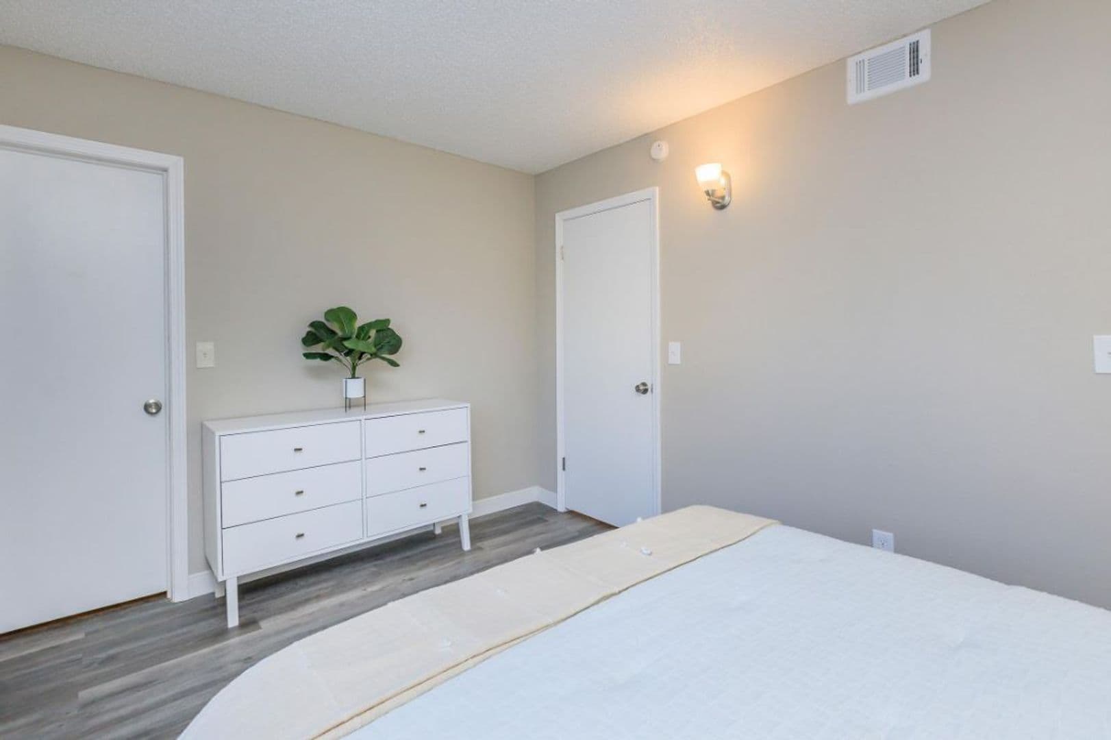 Oklahoma City Apartment: 2700 Indian Creek Blvd