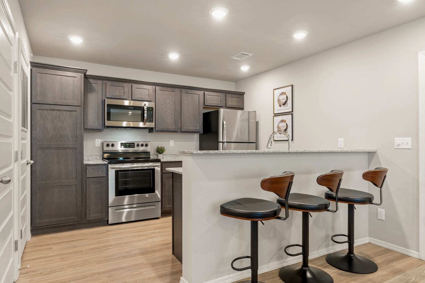 Springdale Apartment: 3324 S Old Missouri Rd