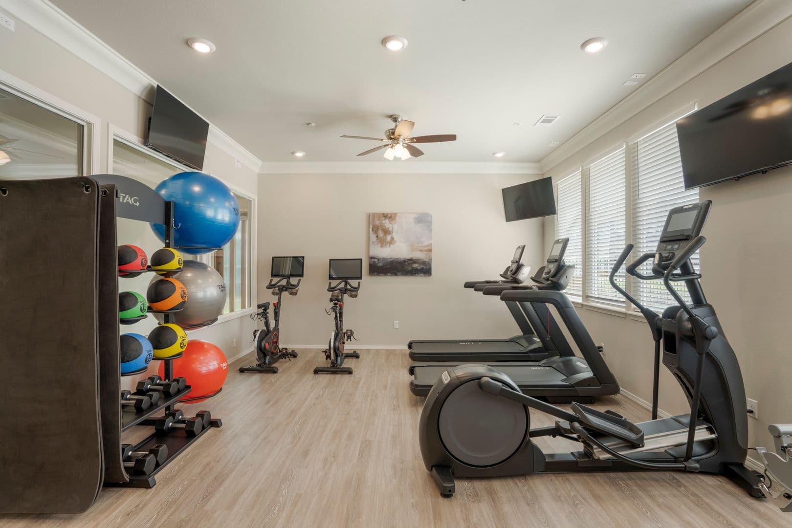 Springdale Apartment: 3324 S Old Missouri Rd