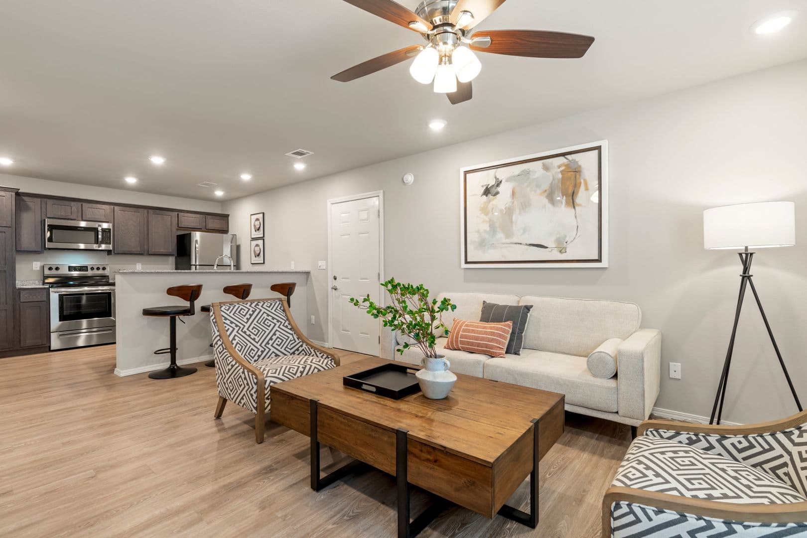 Springdale Apartment: 3324 S Old Missouri Rd