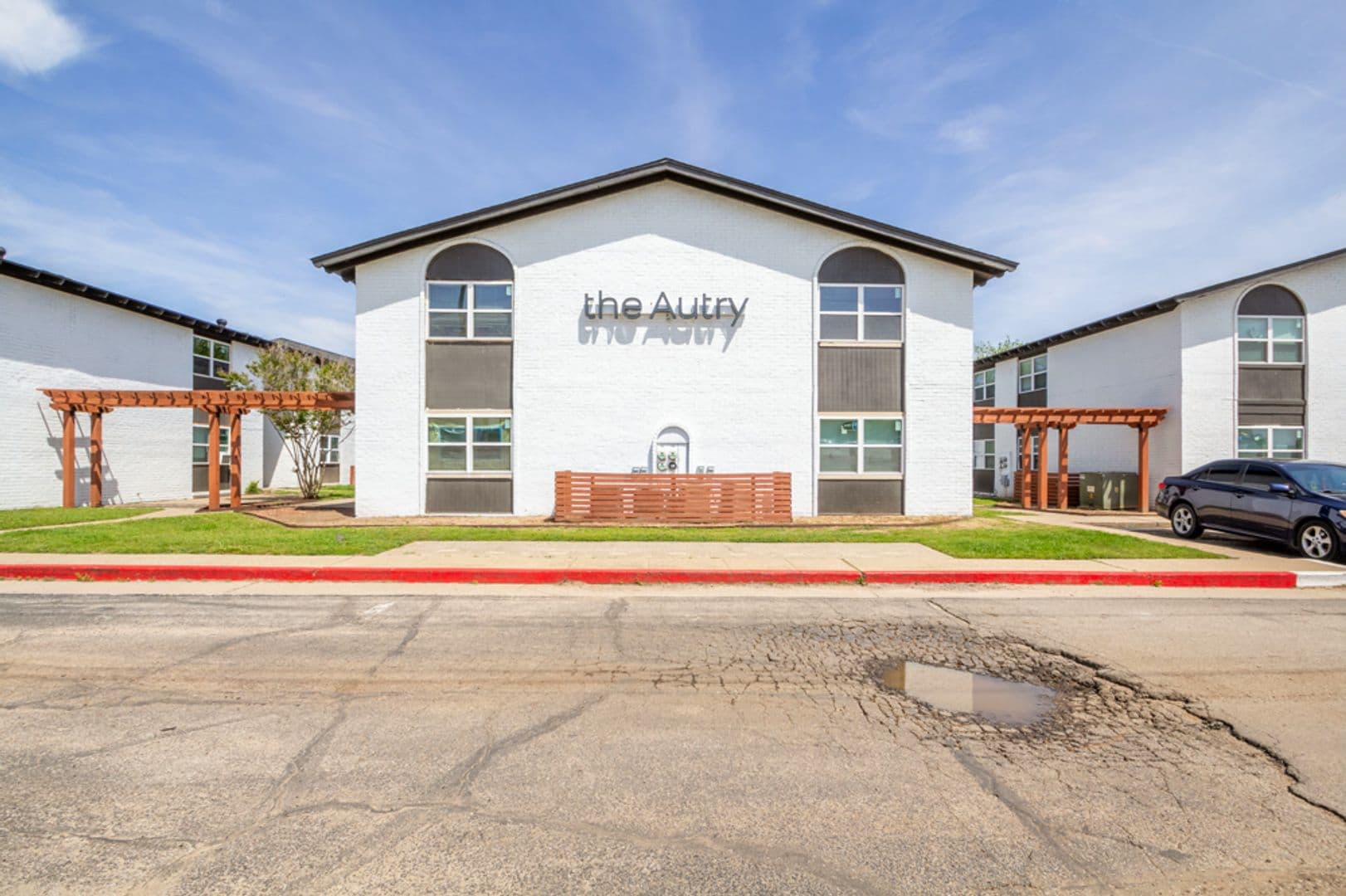 Norman Apartment: 917 24th Ave SW