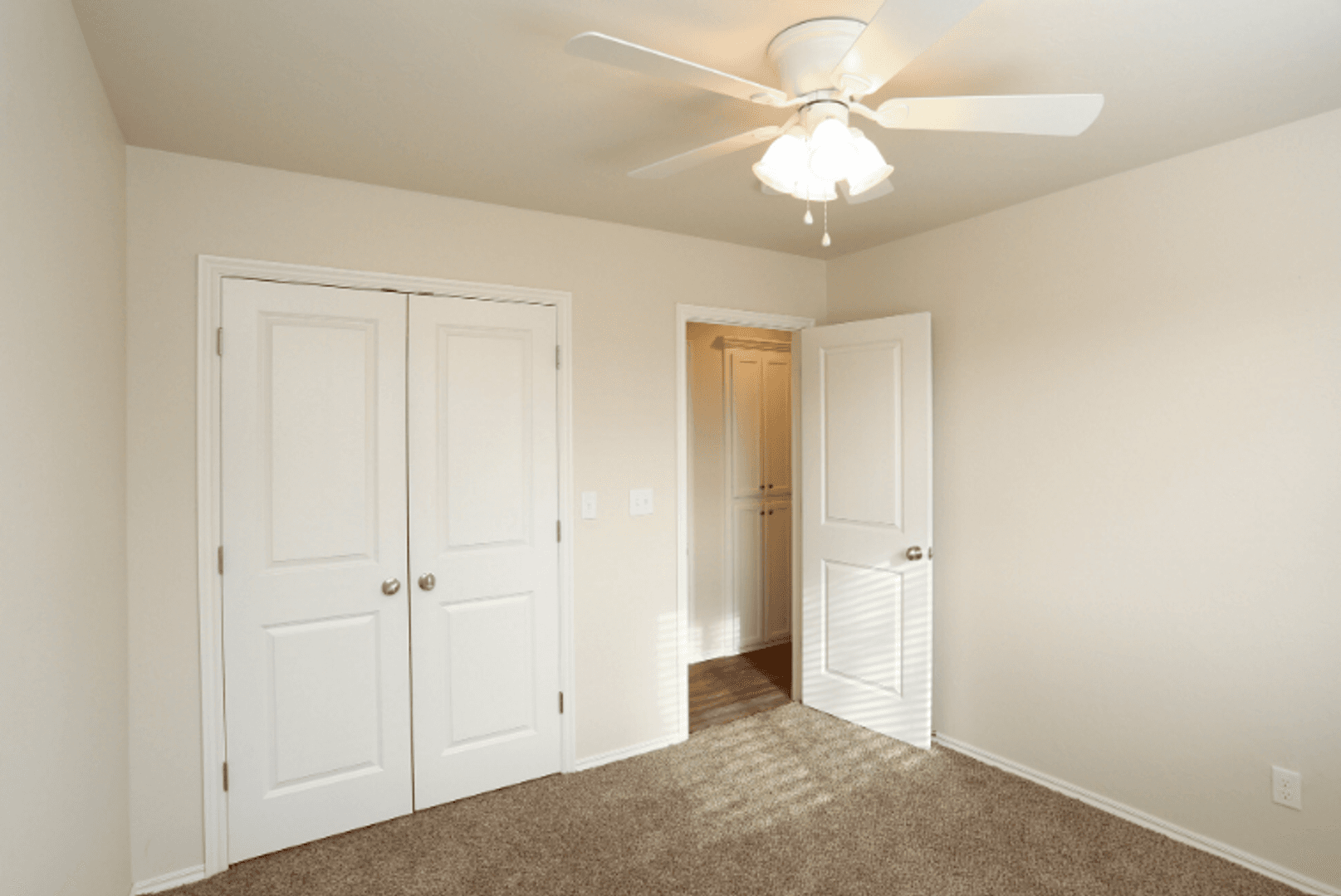 Edmond Apartment: 800 Chowning Ave