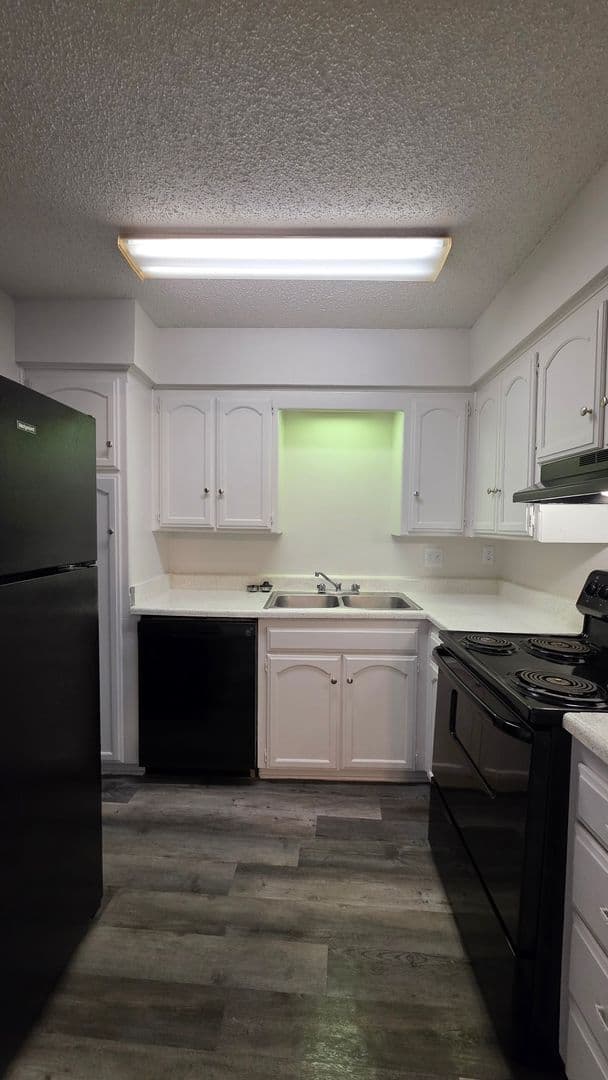 Oklahoma City Apartment: 2700 Indian Creek Blvd
