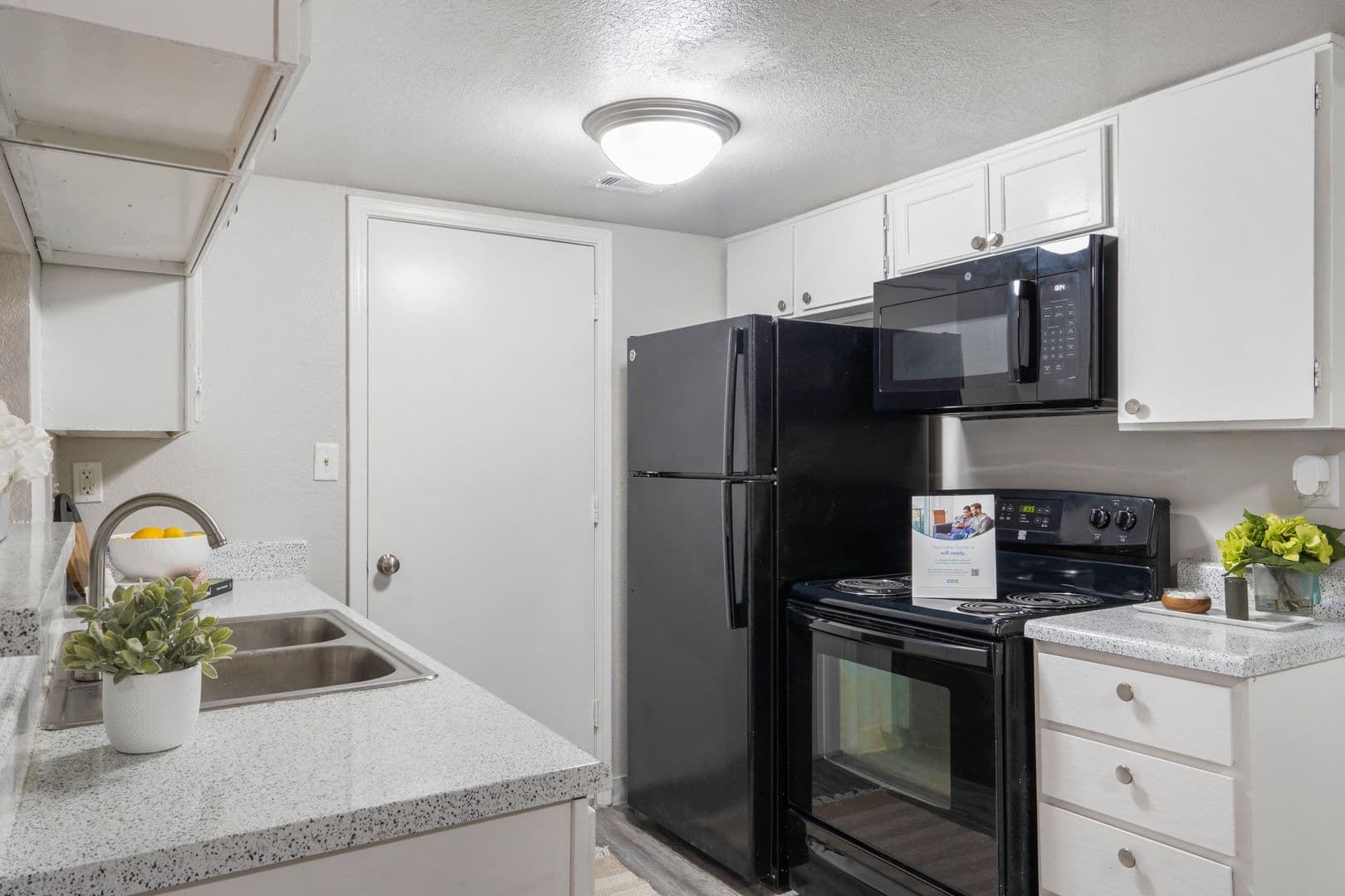 Tulsa Apartment: 10011 S Sheridan Road