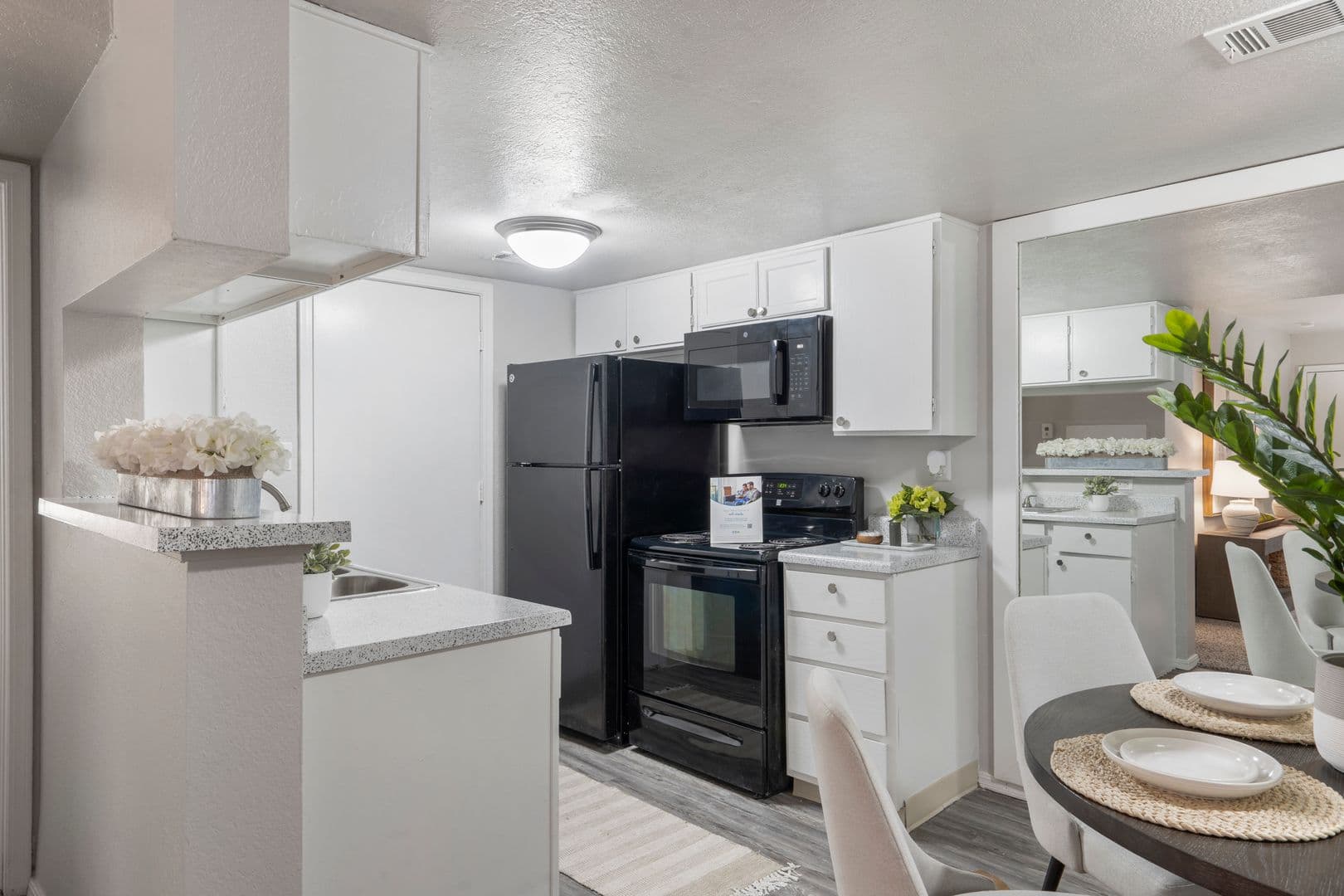 Tulsa Apartment: 10011 S Sheridan Road
