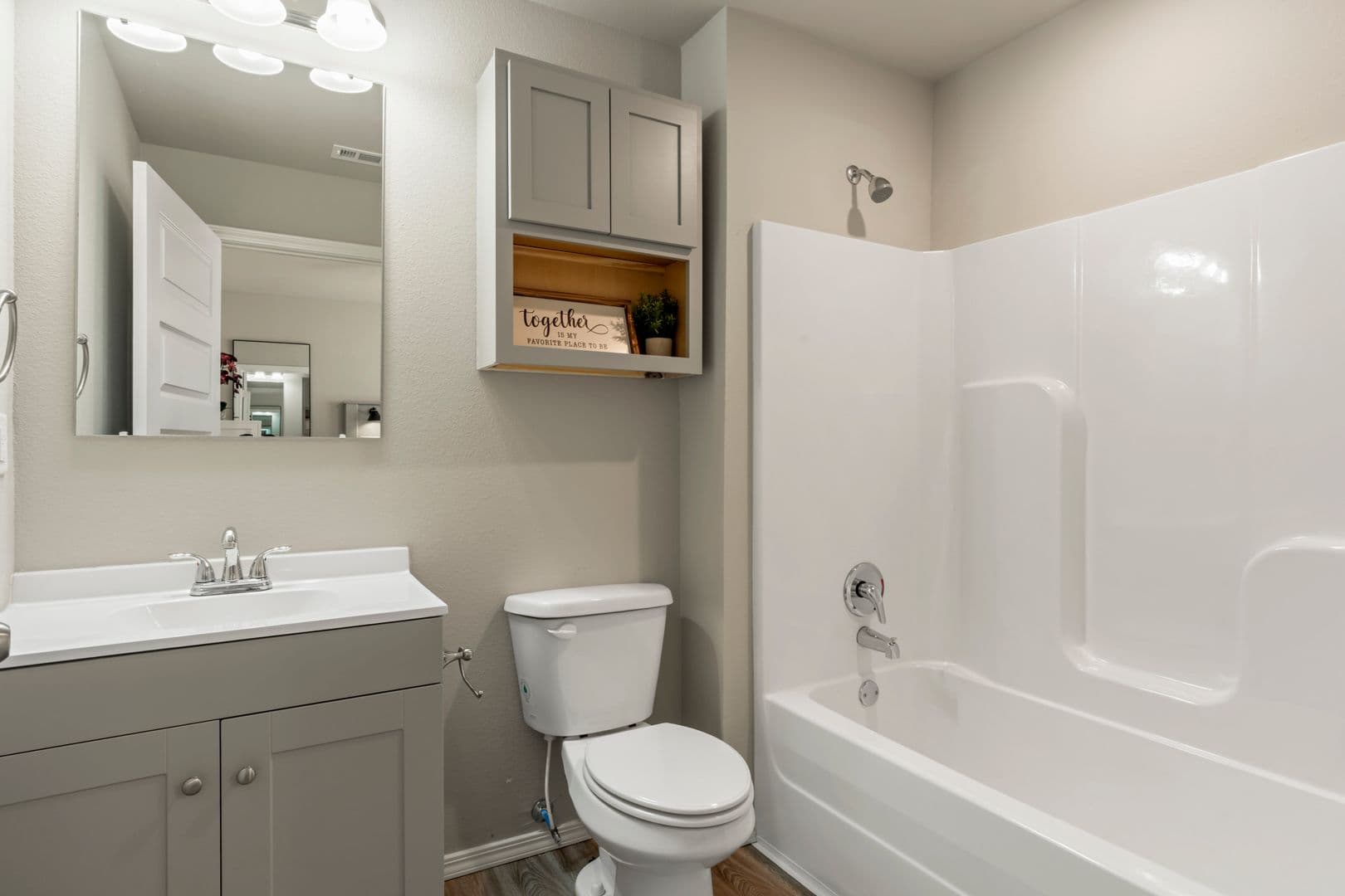Springdale Apartment: 3324 S Old Missouri Rd