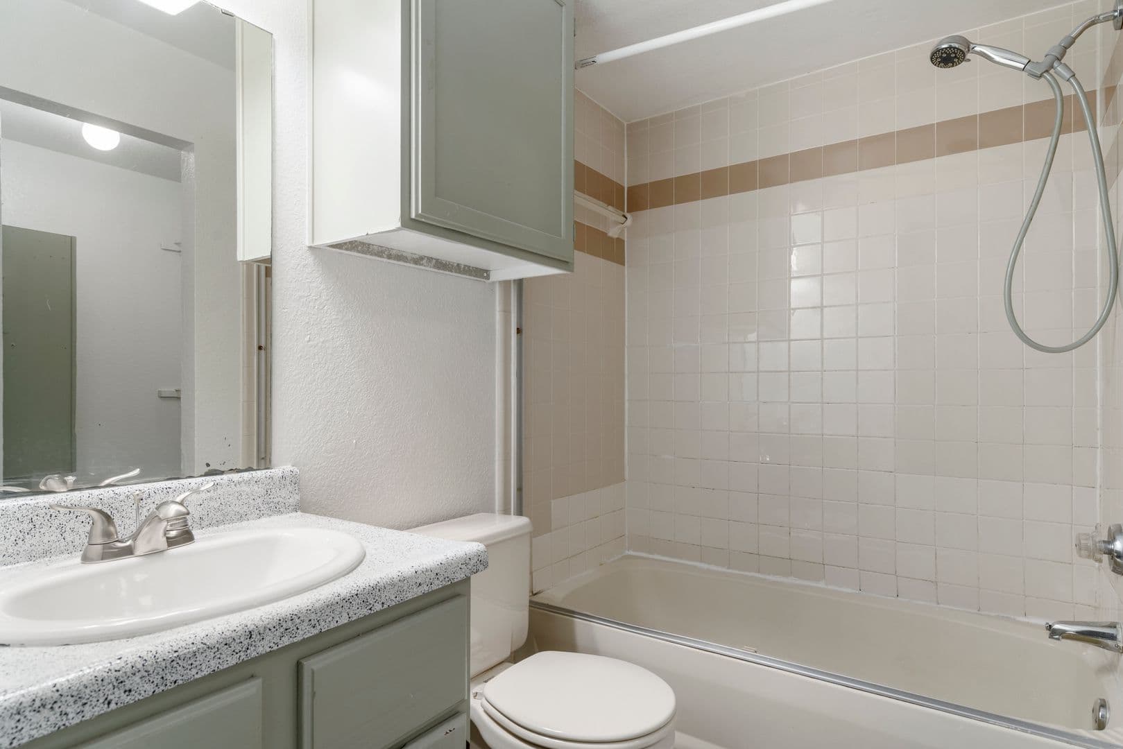 Norman Apartment: 3001 Oak Tree Ave