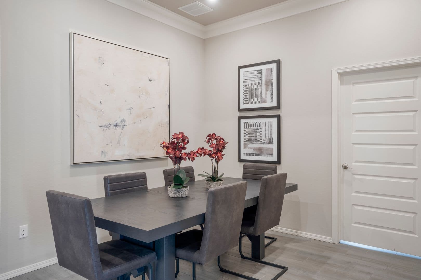 Springdale Apartment: 3324 S Old Missouri Rd