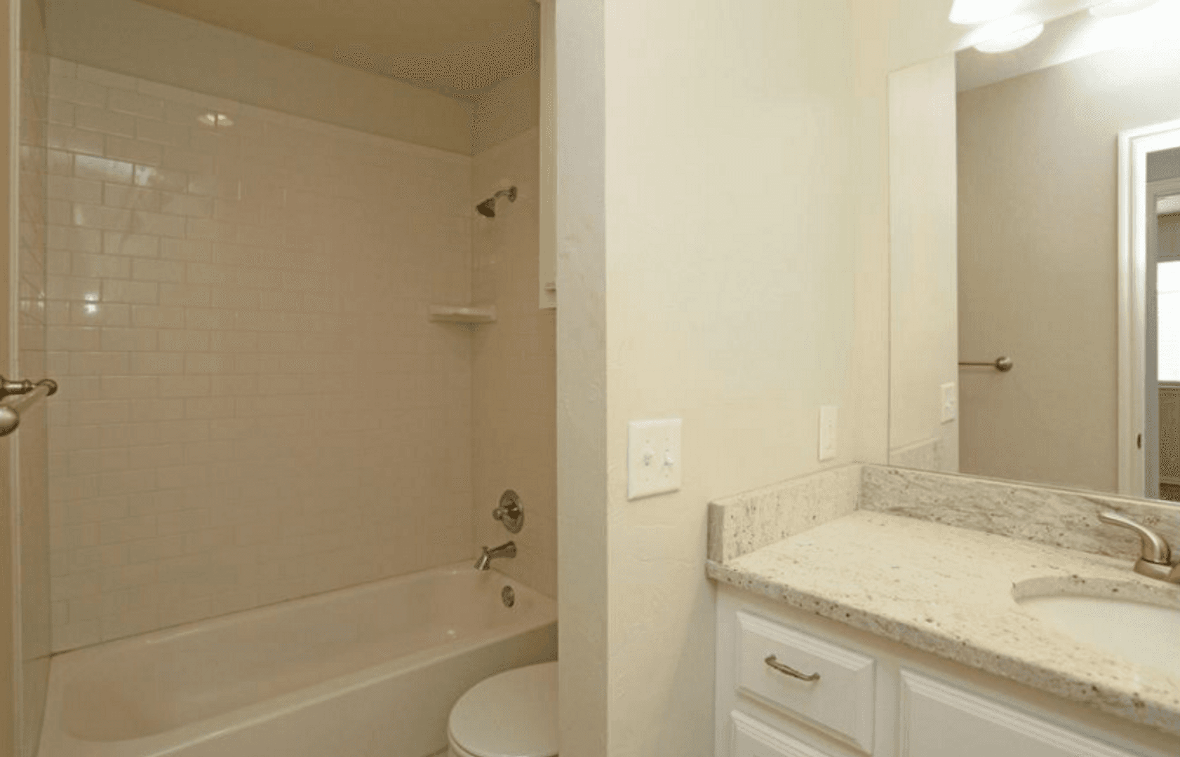 Edmond Apartment: 800 Chowning Ave