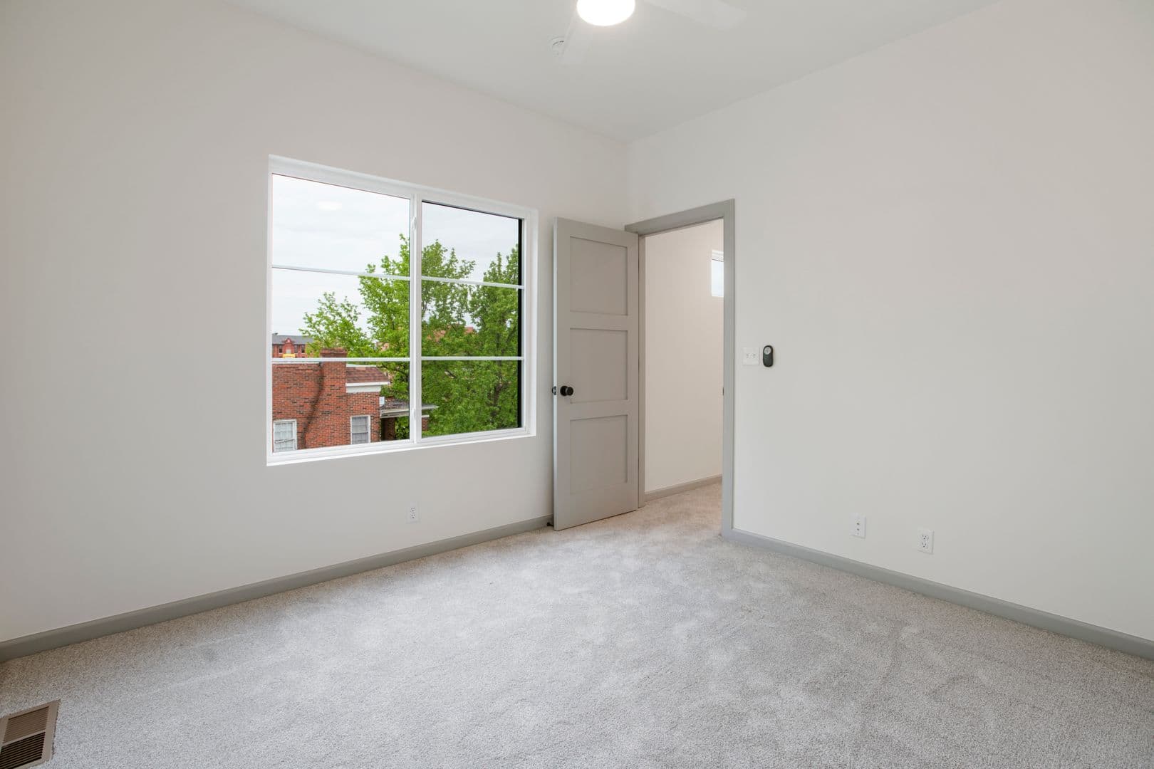 Tulsa Apartment: 1411 S Quaker Ave