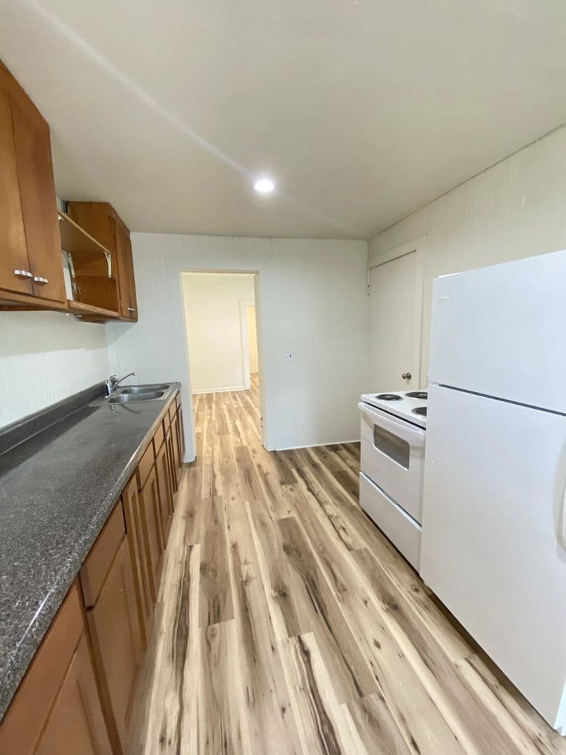 Oshkosh Apartment: 304 W Irving Ave