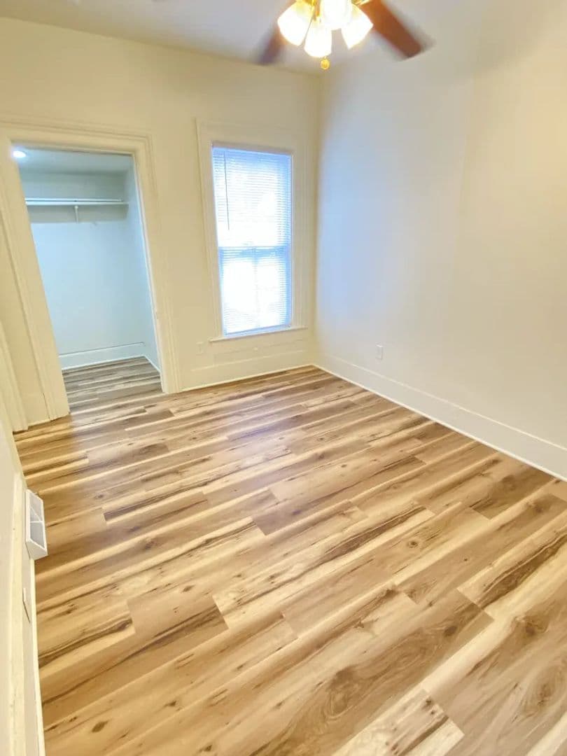 Oshkosh Apartment: 304 W Irving Ave