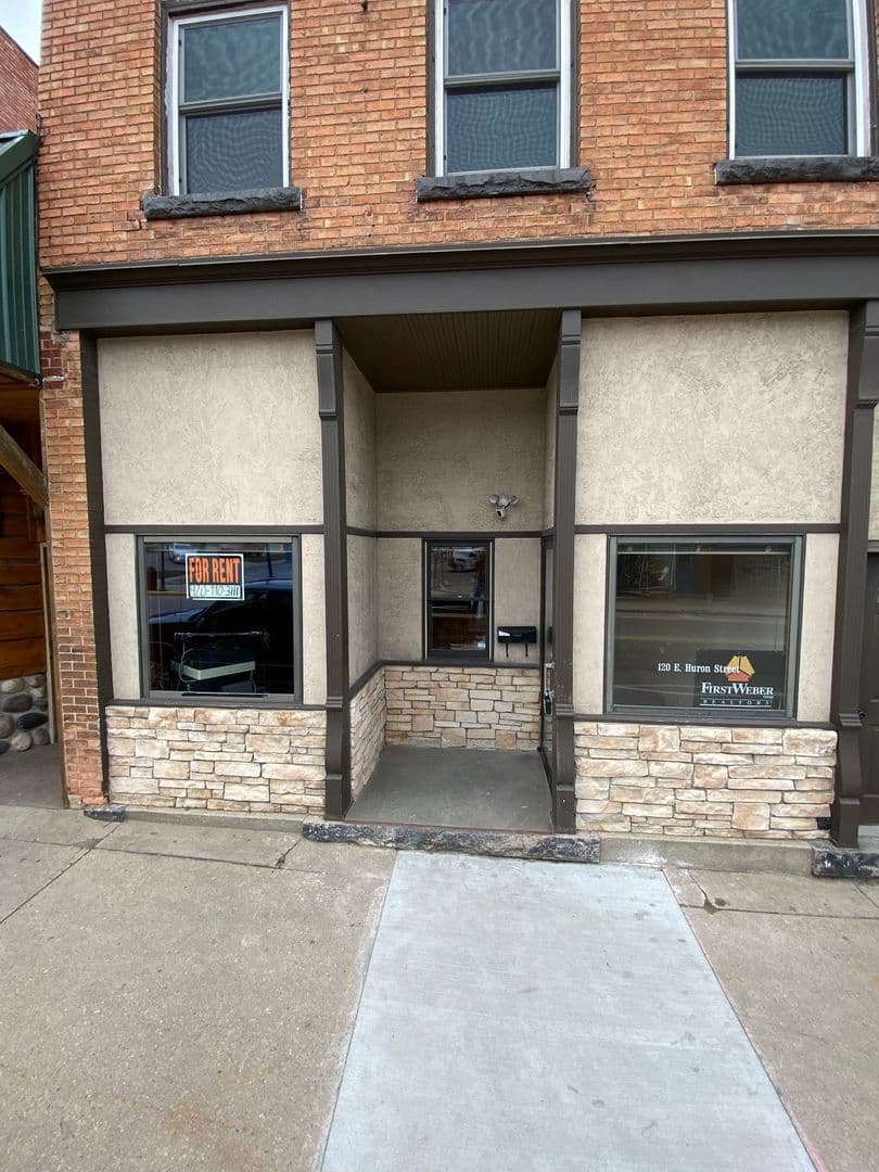 Berlin Apartment: 118/120 E Huron St