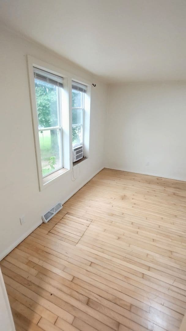 Ripon Apartment: 338 Eureka St