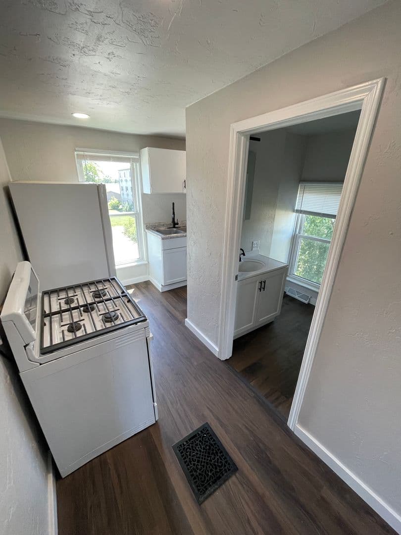 Oshkosh Apartment: 1164 N Koeller St