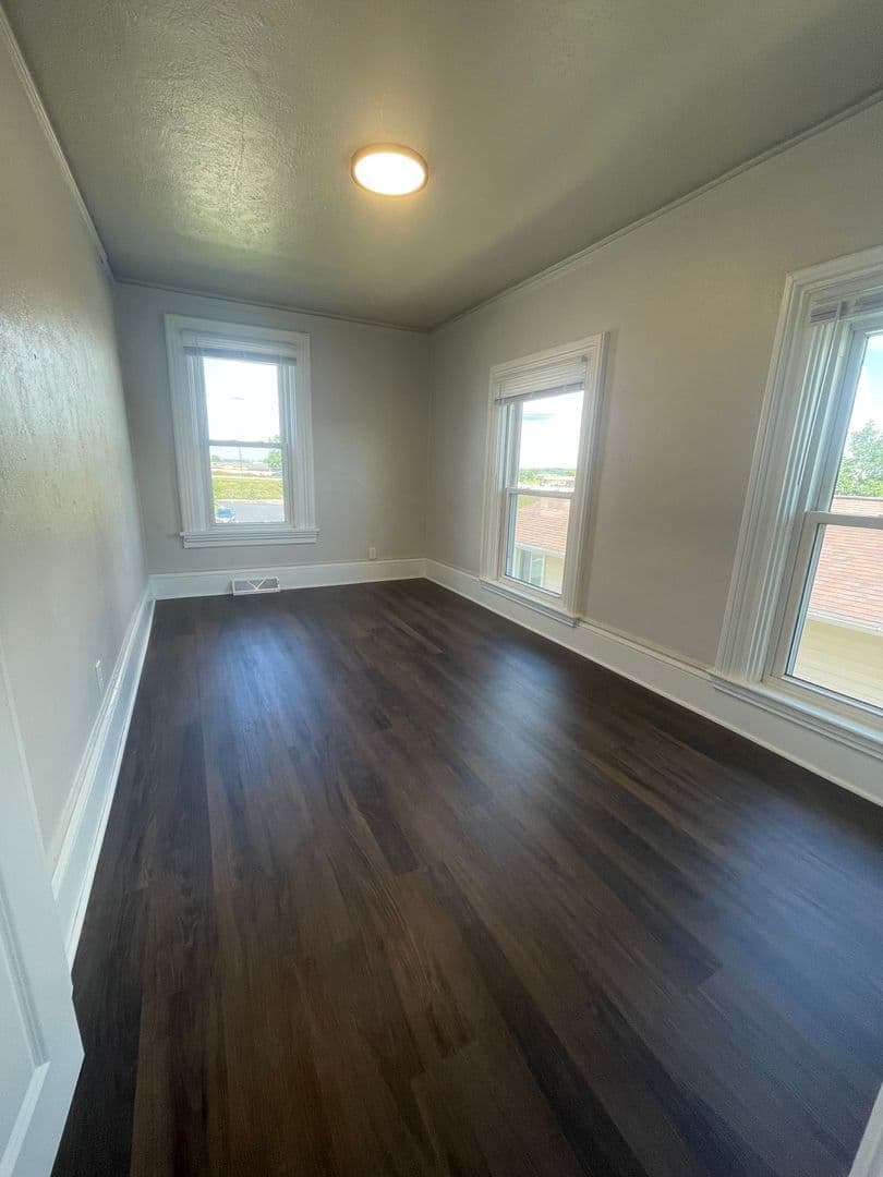 Oshkosh Apartment: 1164 N Koeller St
