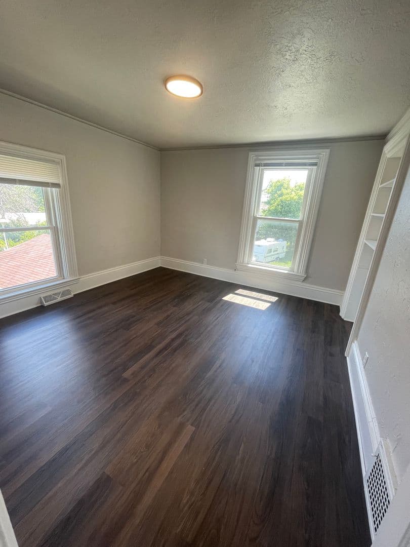 Oshkosh Apartment: 1164 N Koeller St