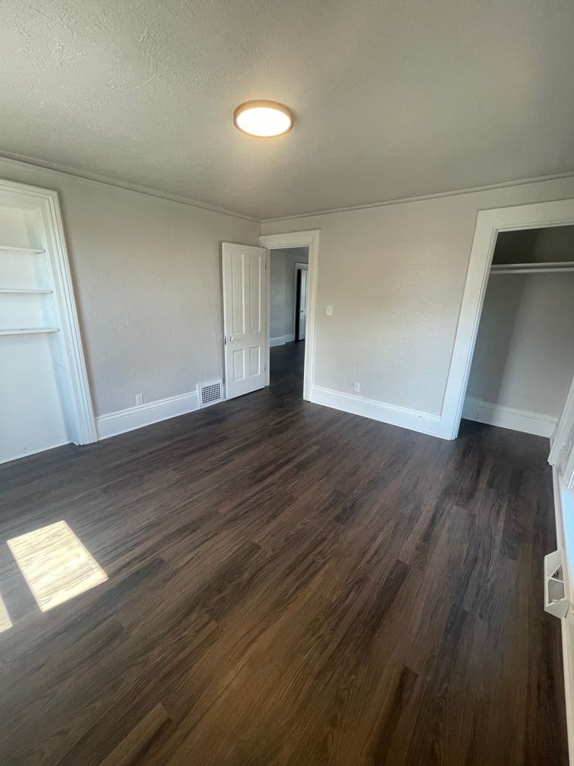 Oshkosh Apartment: 1164 N Koeller St