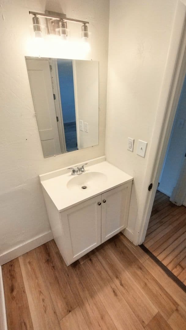 Ripon Apartment: 338 Eureka St