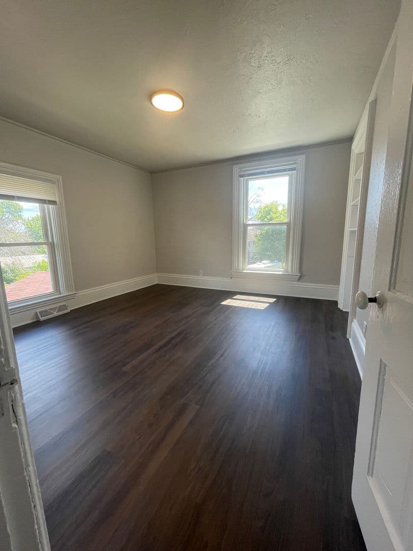 Oshkosh Apartment: 1164 N Koeller St