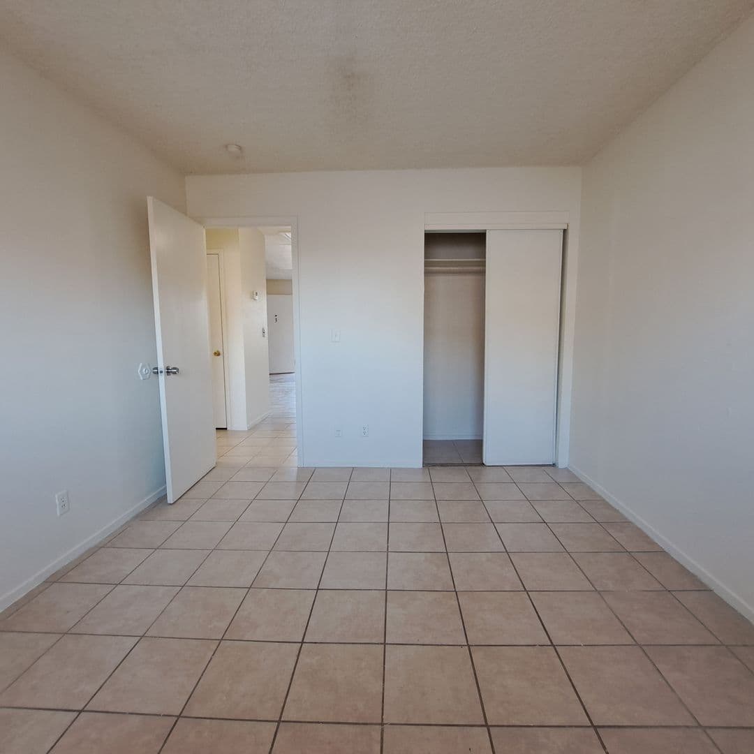 Las Vegas Apartment: 6975 Dunsbach Way