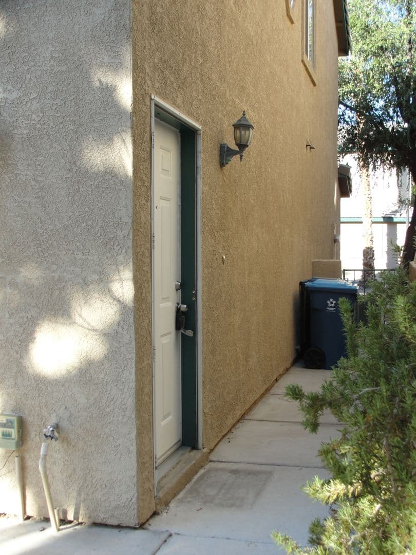 Las Vegas Townhome: 5258 Steinbrenner Ln