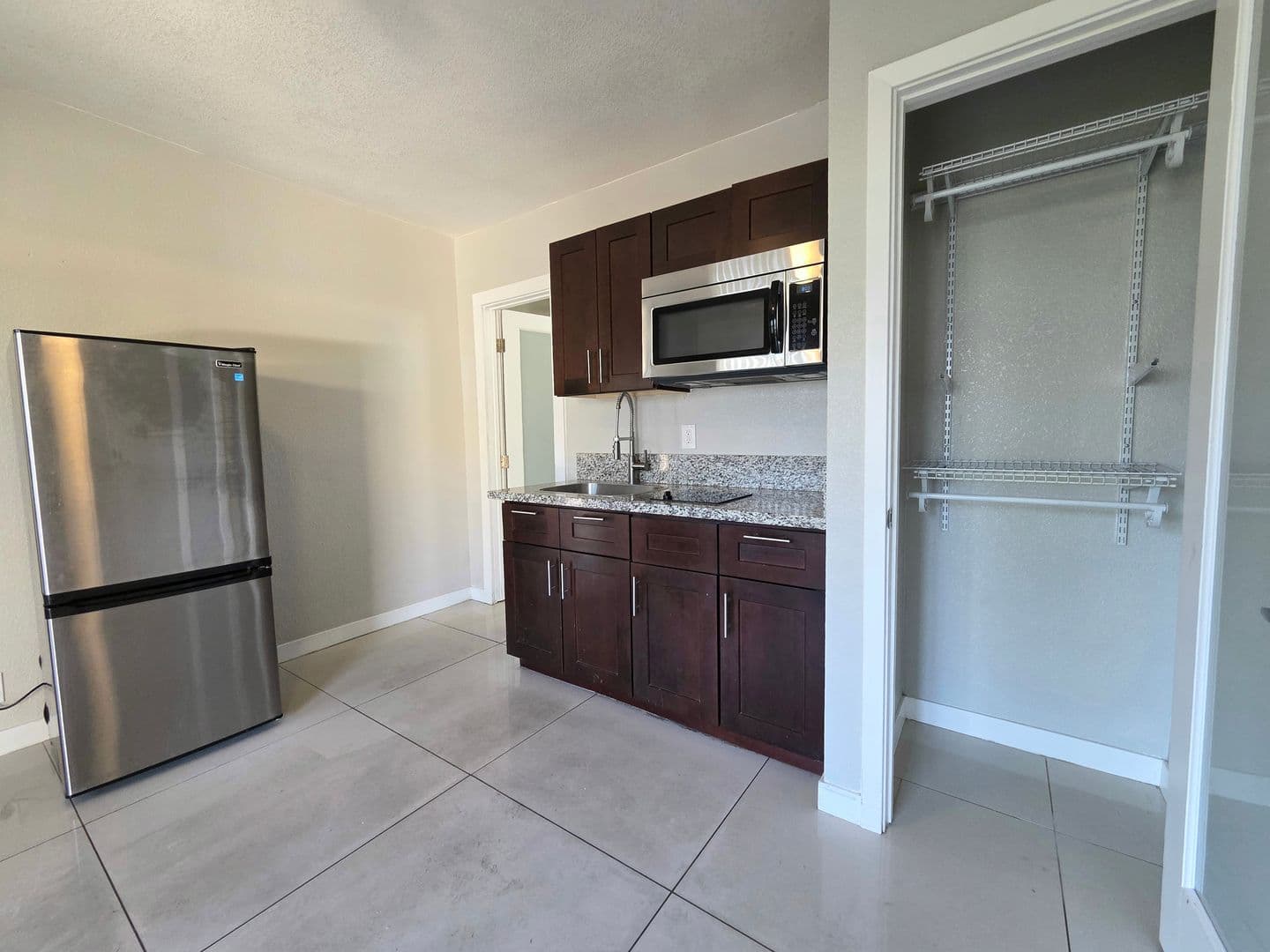 Las Vegas Apartment: 1401 E Carson Avenue