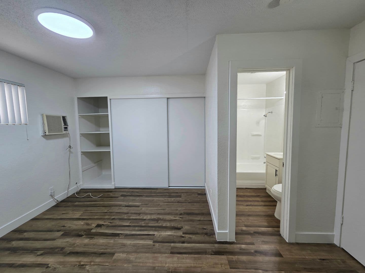 Las Vegas Apartment: 241 & 247 W Chicago Avenue