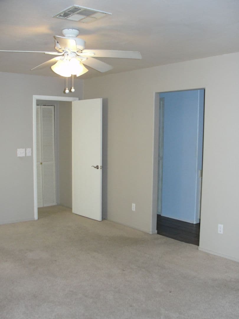 Las Vegas Townhome: 5258 Steinbrenner Ln