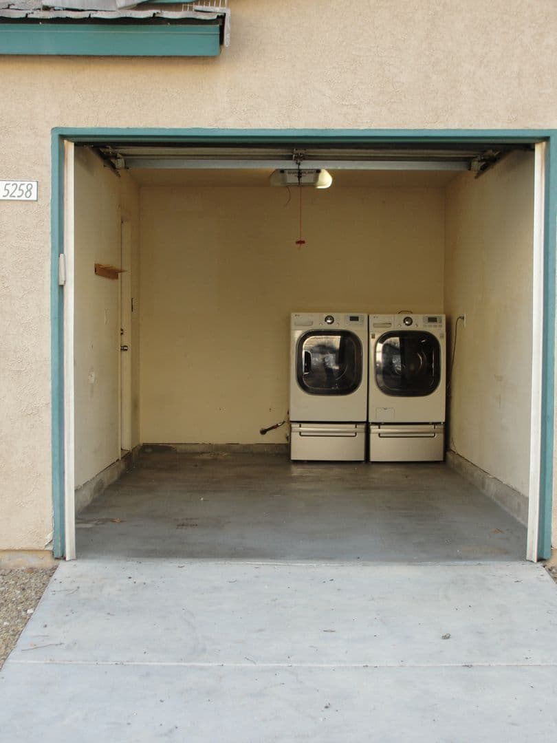 Las Vegas Townhome: 5258 Steinbrenner Ln
