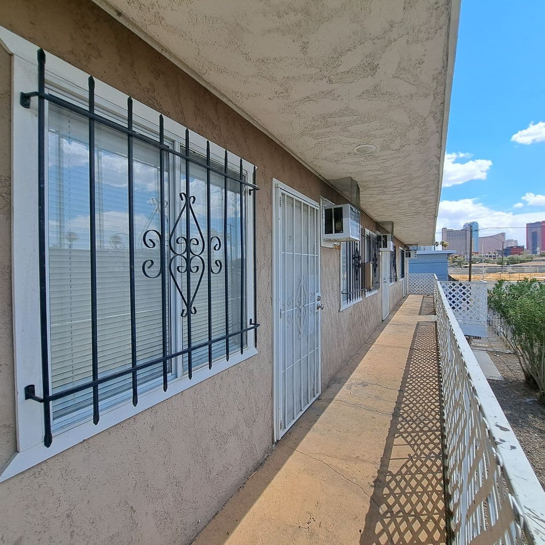 Las Vegas Apartment: 217 W Chicago Avenue