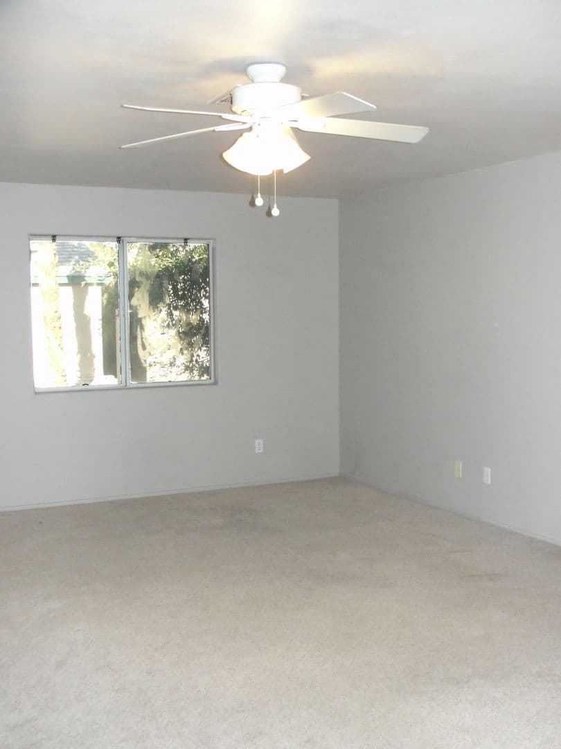 Las Vegas Townhome: 5258 Steinbrenner Ln