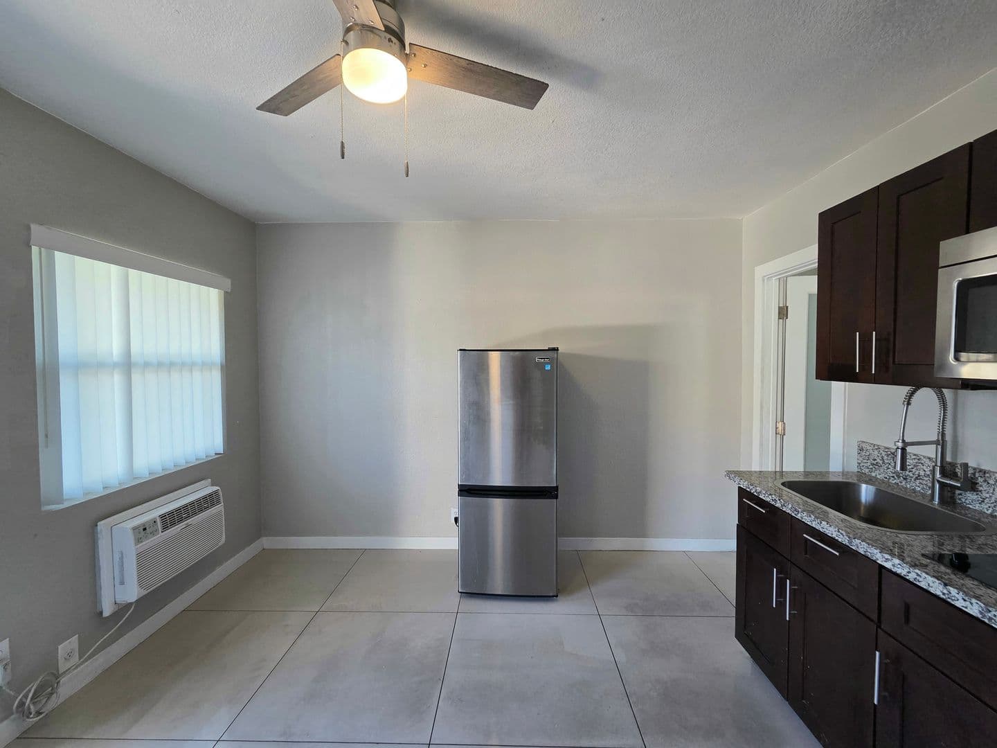 Las Vegas Apartment: 1401 E Carson Avenue