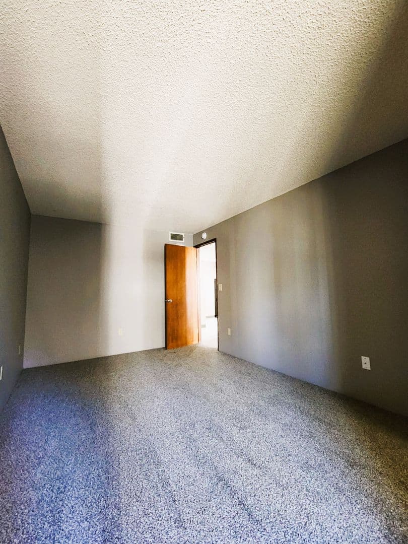 Richland Apartment: 1650 Mowry Square