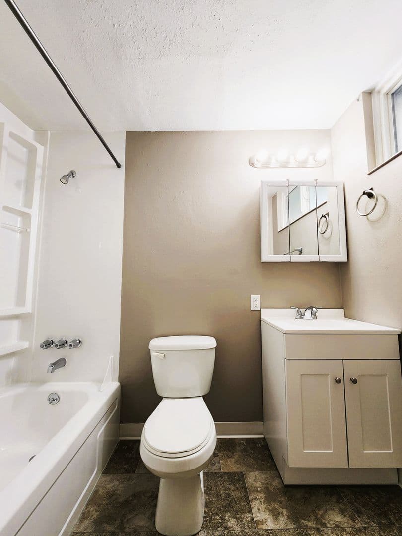 Richland Apartment: 160 Van Giesen