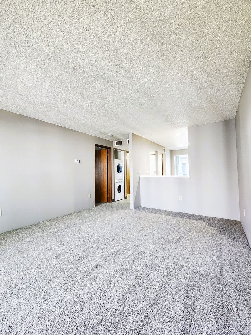 Richland Apartment: 1650 Mowry Square