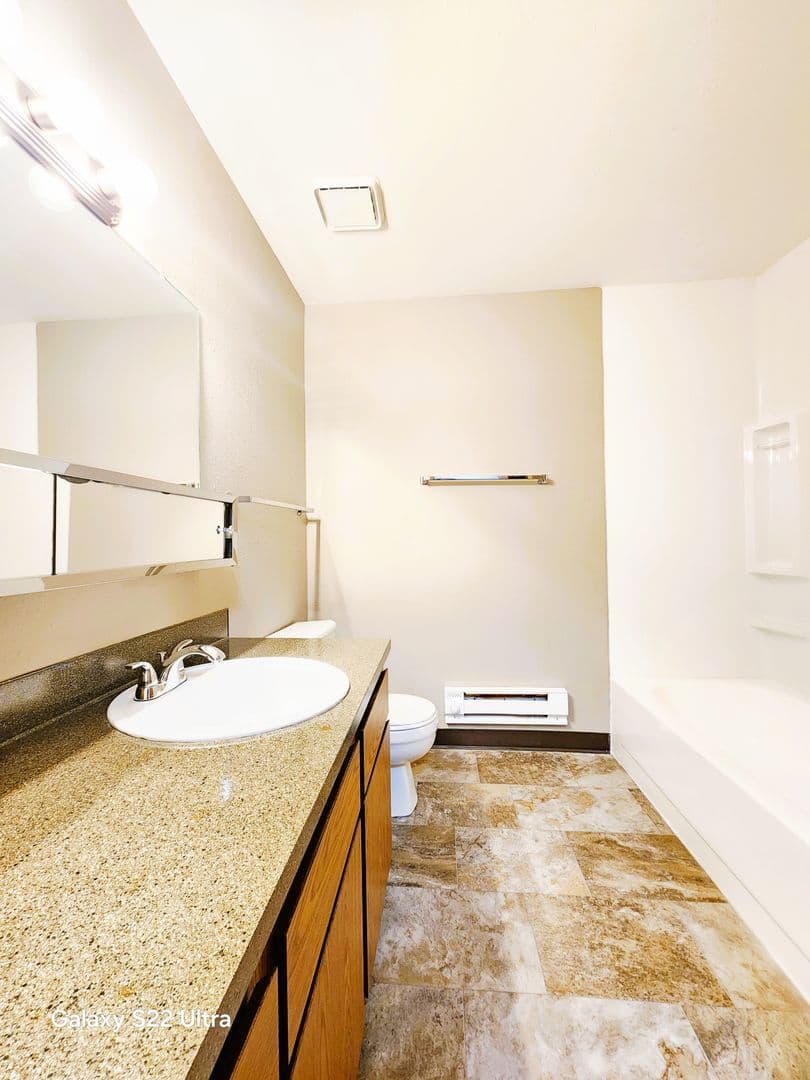 Richland Apartment: 1650 Mowry Square