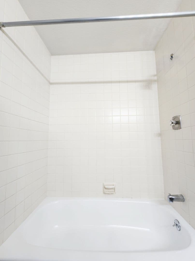 Richland Apartment: 1650 Mowry Square