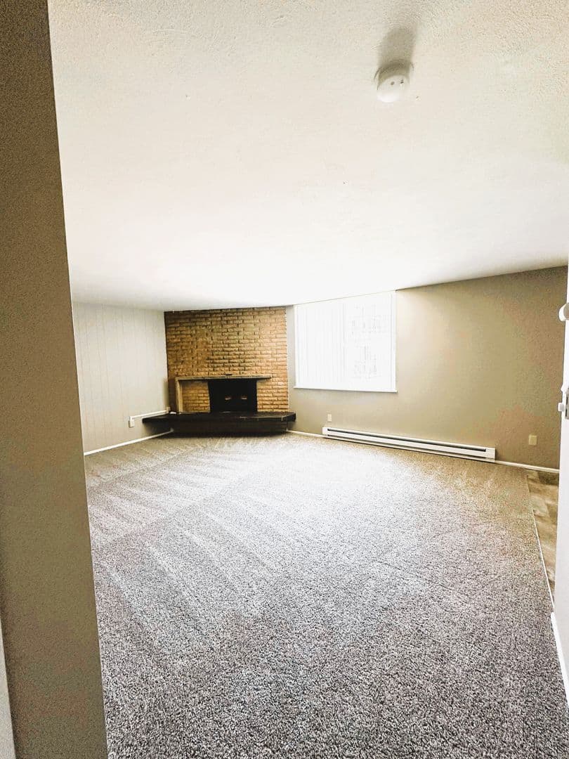 Richland Apartment: 160 Van Giesen