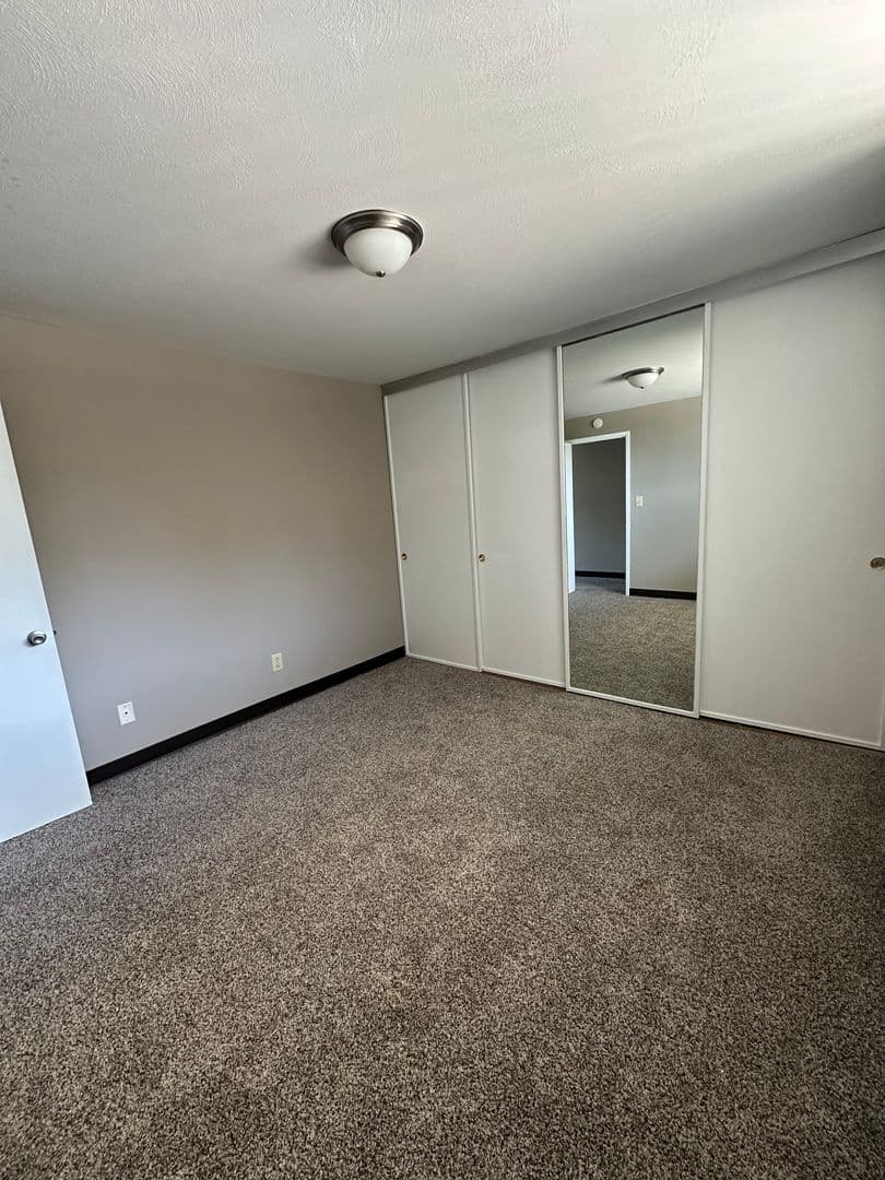 Richland Apartment: 160 Van Giesen