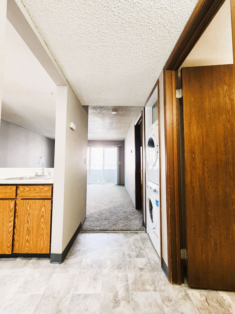 Richland Apartment: 1650 Mowry Square