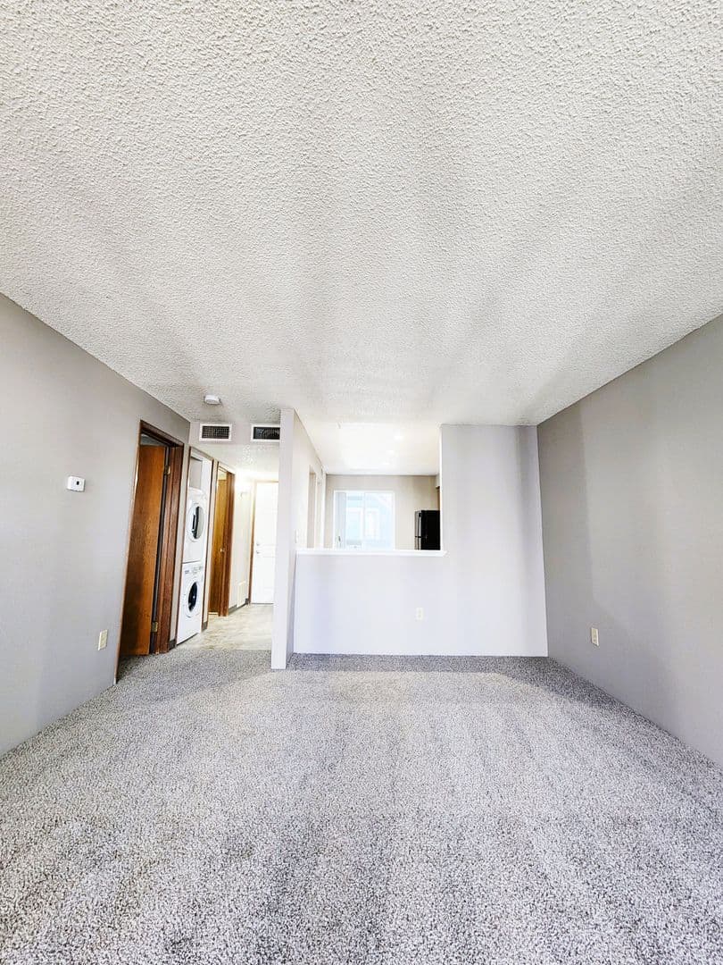 Richland Apartment: 1650 Mowry Square