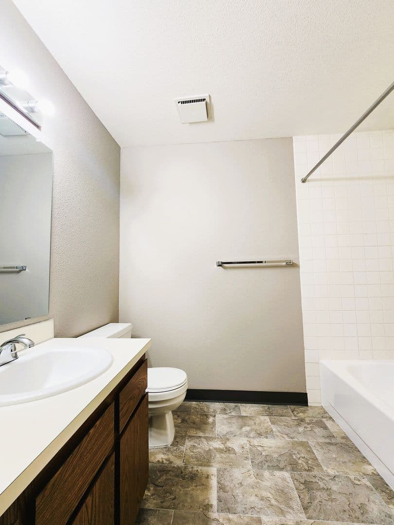 Richland Apartment: 1650 Mowry Square
