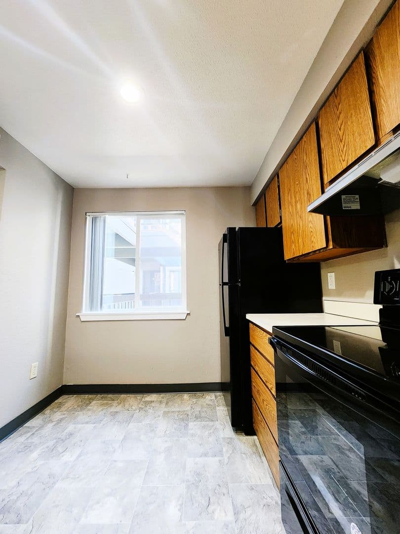 Richland Apartment: 1650 Mowry Square