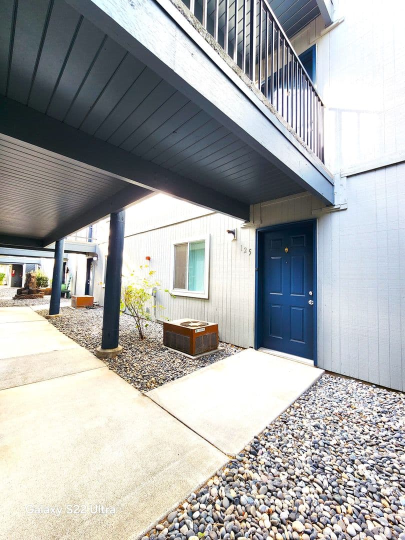Richland Apartment: 1650 Mowry Square