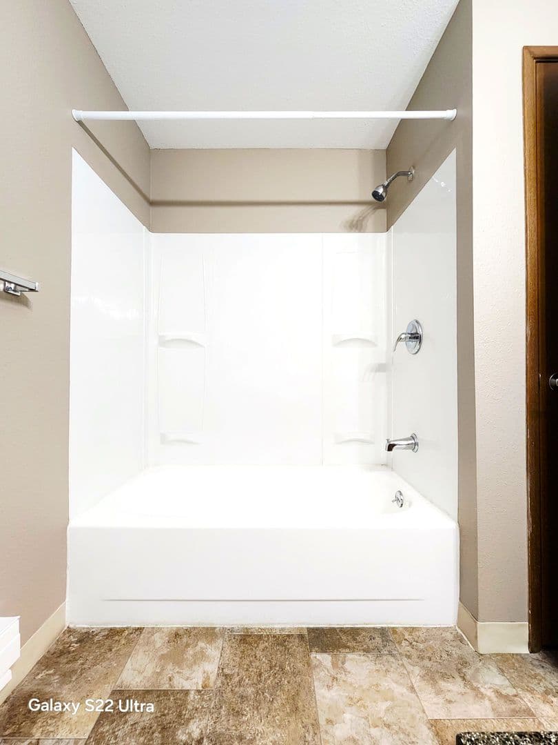 Richland Apartment: 1650 Mowry Square